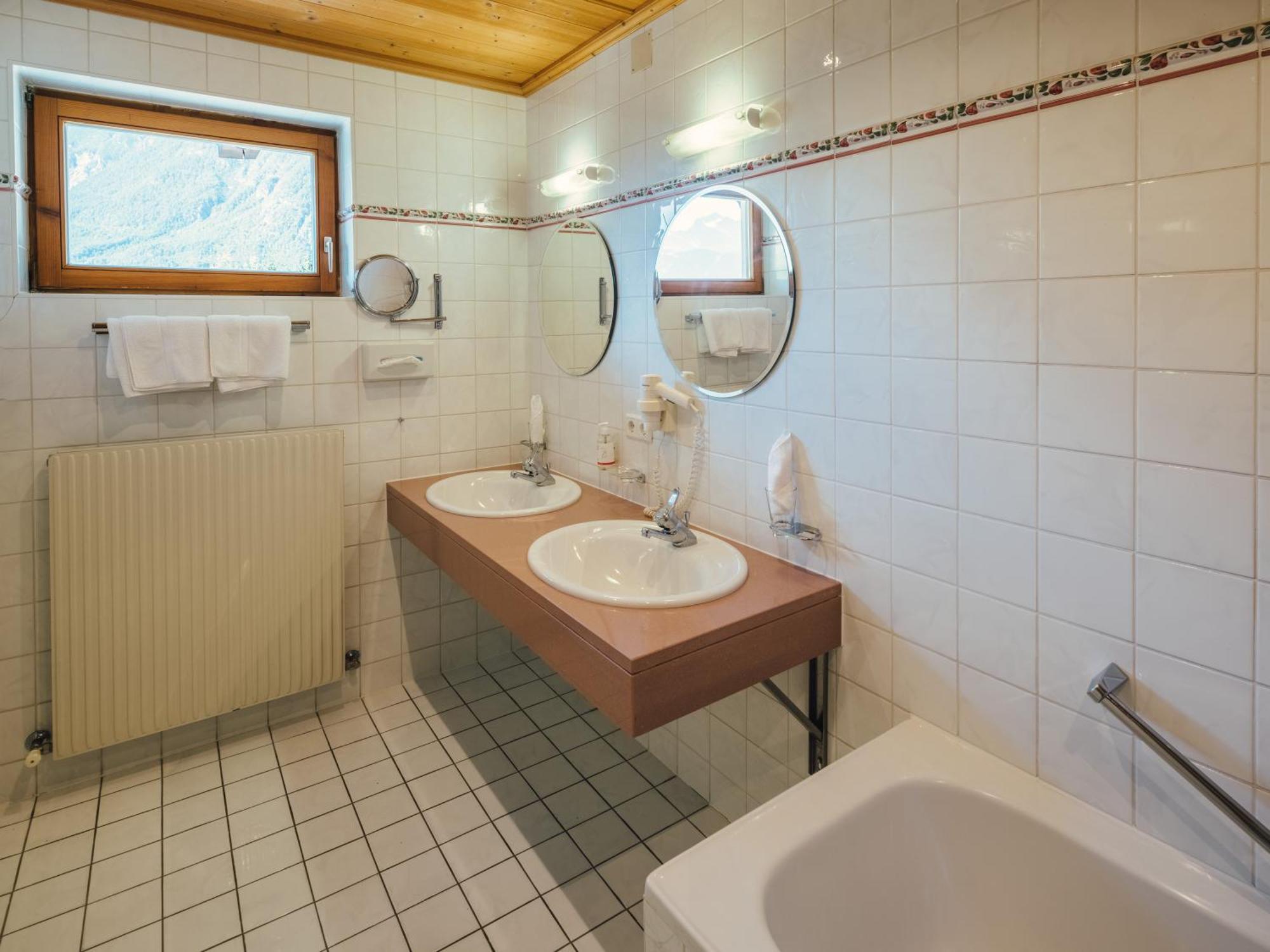 Huber Hotel Tramserhof Landeck Buitenkant foto