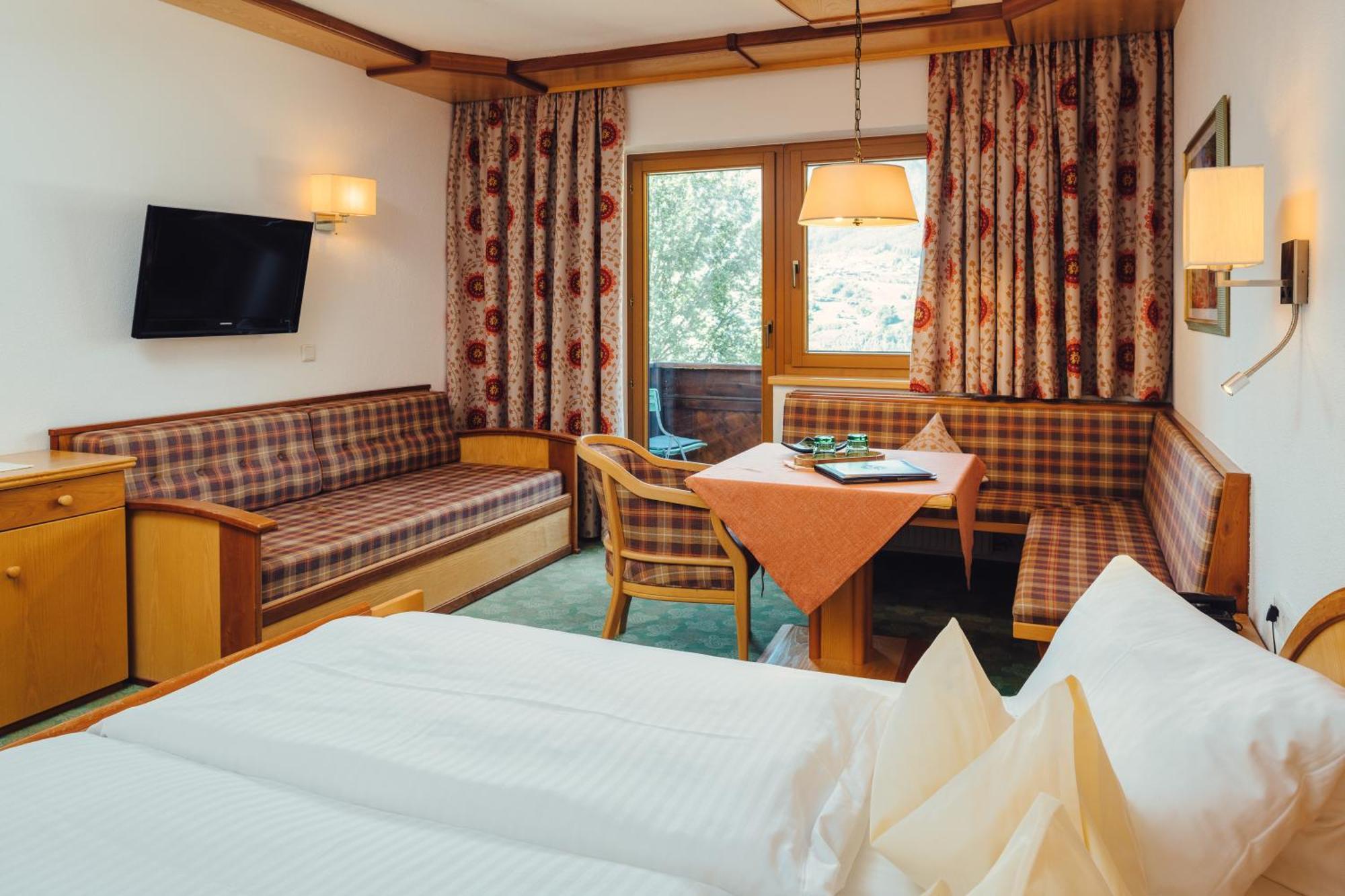 Huber Hotel Tramserhof Landeck Buitenkant foto
