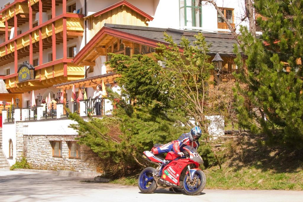Huber Hotel Tramserhof Landeck Buitenkant foto