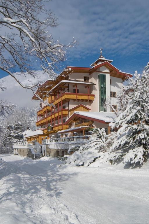 Huber Hotel Tramserhof Landeck Buitenkant foto