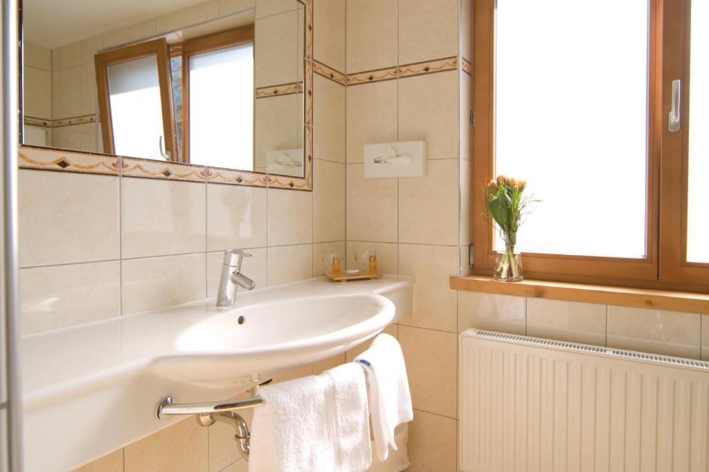 Huber Hotel Tramserhof Landeck Kamer foto